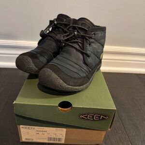Keen's Chukka Boots - Youth size 13